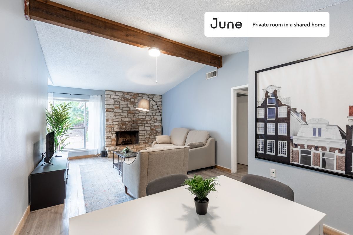 Building Photo - Room in Shared 3 bed/1.5 bath home