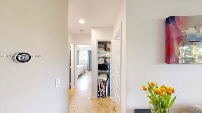 Building Photo - 530 NE 15th Ct