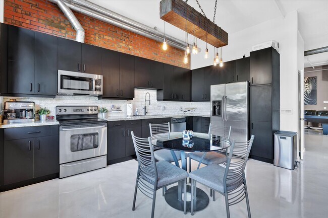 Building Photo - 7301 E 3rd Ave