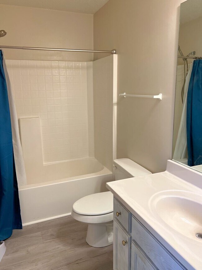 Building Photo - Spacious 4-Bedroom Home with Loft & Flex r...