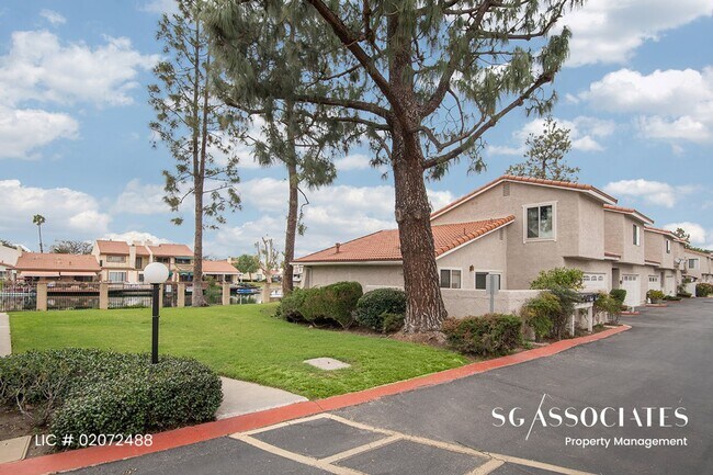 Building Photo - Adorable WATERFRONT Gated Lakeside Villas ...