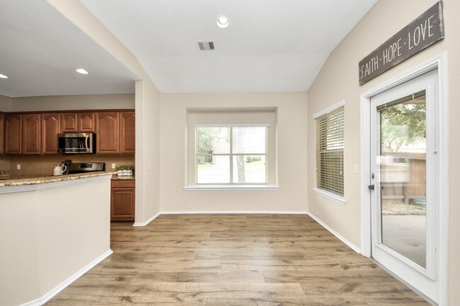 Building Photo - 6003 Baileys Run Ln