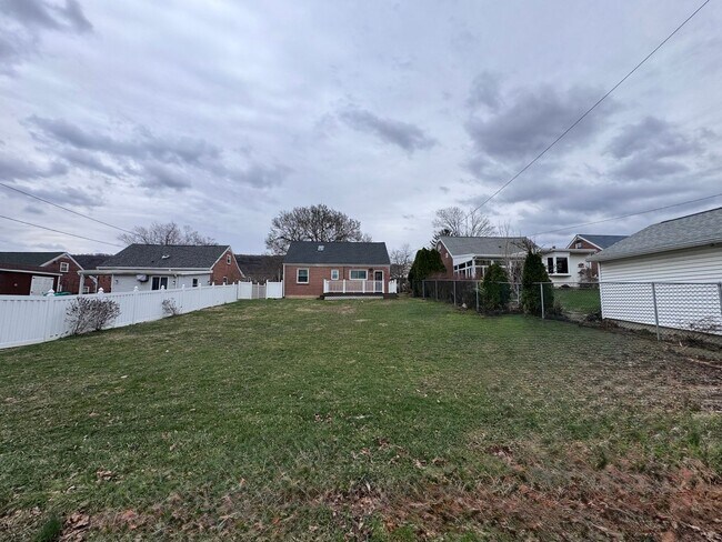 Building Photo - Charming Brick Home in Emmaus