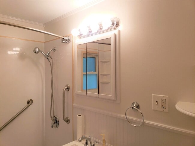 Building Photo - 33 Jacqueline Rd