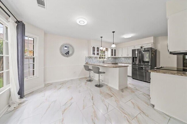 Building Photo - 8429 King William St