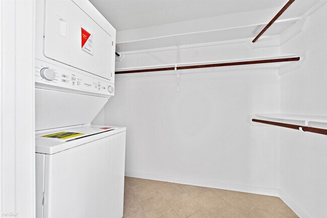Building Photo - 1 br, 1 bath Duplex - 230 West 27th Street 2