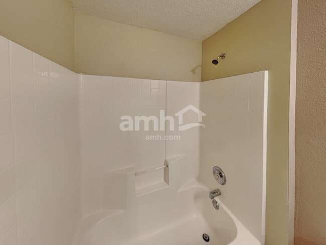 Building Photo - 1072 Bluegrass Dr