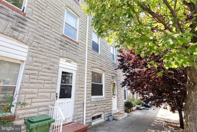 Building Photo - 2051 Gough St