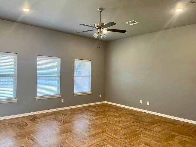 Building Photo - 5021 Olivia Ln