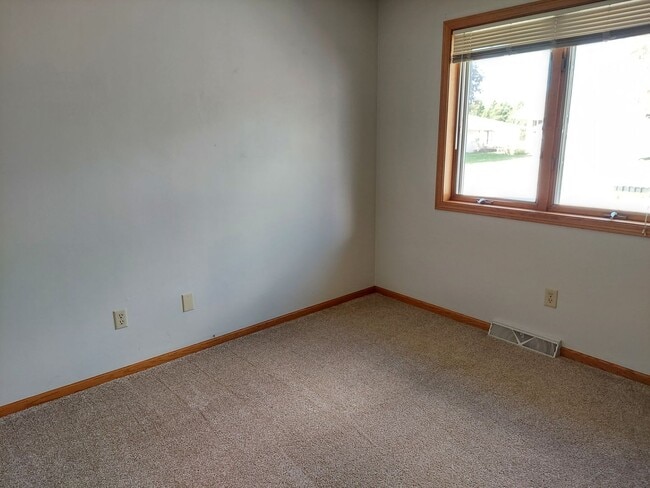 Building Photo - 501-503 Stonegate Drive