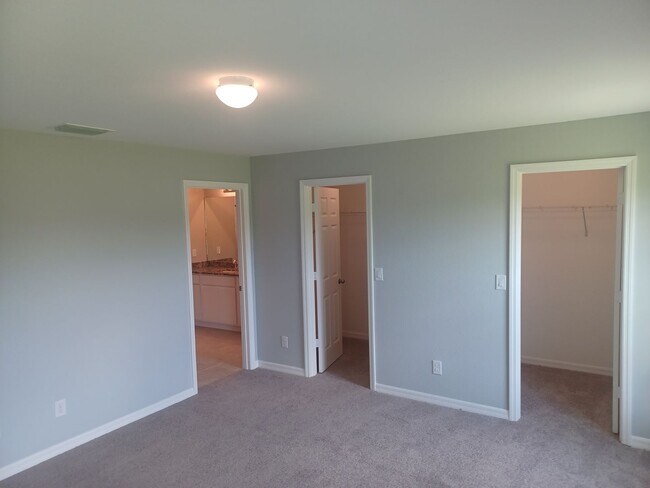 Building Photo - 417 SW 26th Ave