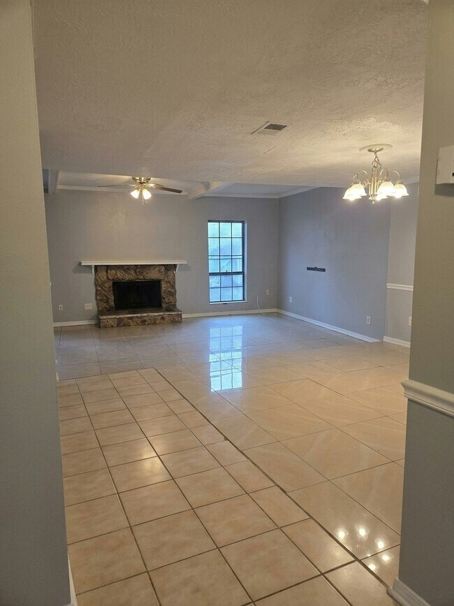 Building Photo - 6427 Woodstone Way