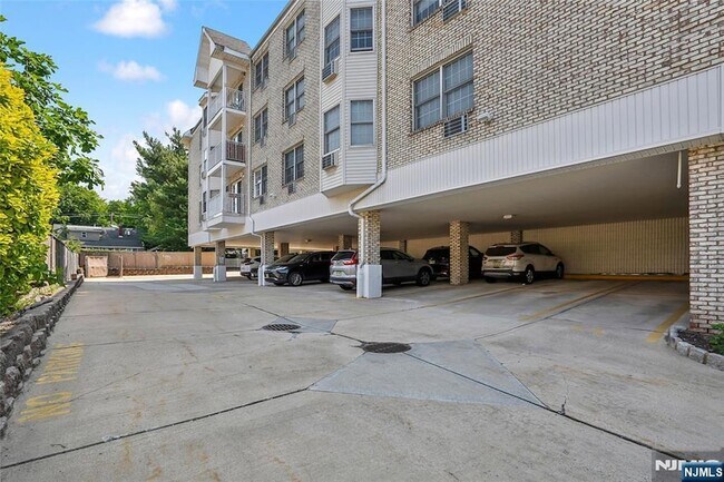 Building Photo - 420 Passaic St