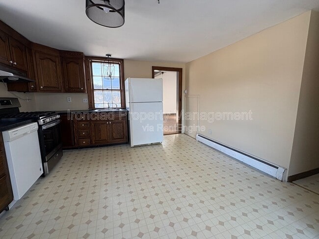 Building Photo - 320 Chamberlain Rd