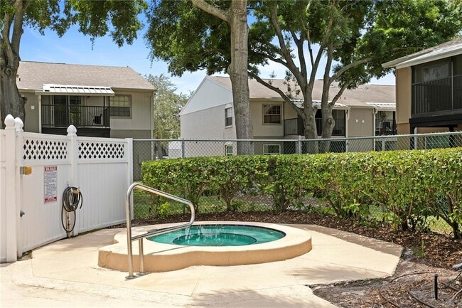 Building Photo - 4506 S Oak Dr