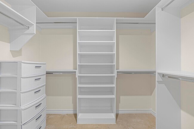 Building Photo - 902 La Rosita