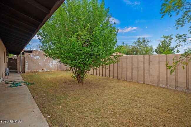 Building Photo - 2534 E Randall Dr