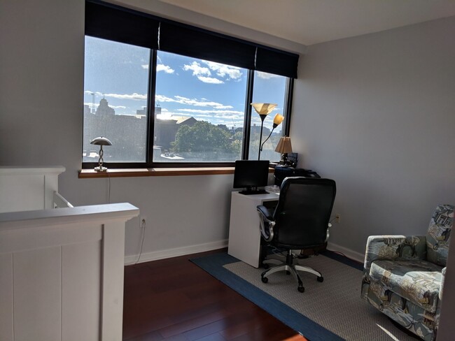 Building Photo - Cambridge 2 BR 2 BA elevator building with parking for Feb 2nd