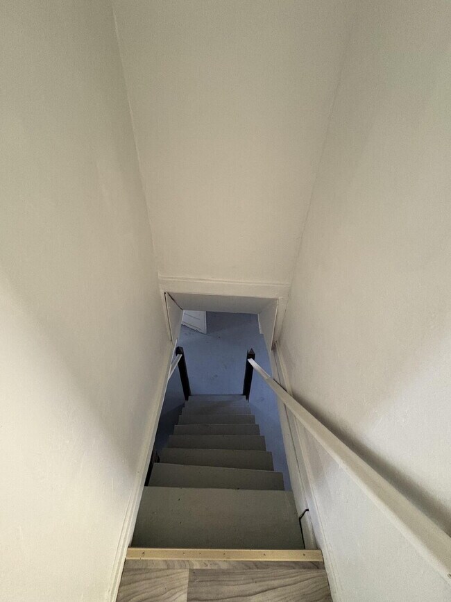 Building Photo - Move in ready home for lease.