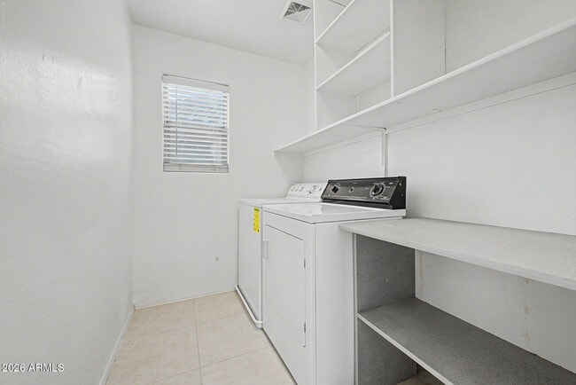 Building Photo - 3860 E Battala Ave