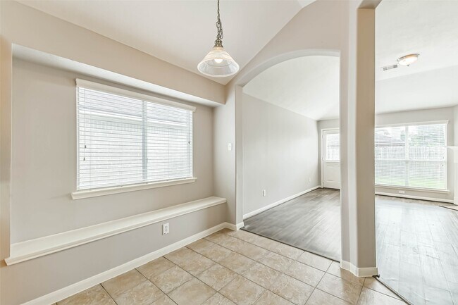 Building Photo - 13831 Hillingdale Ln
