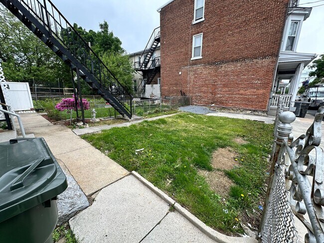 Building Photo - 701 Walnut St