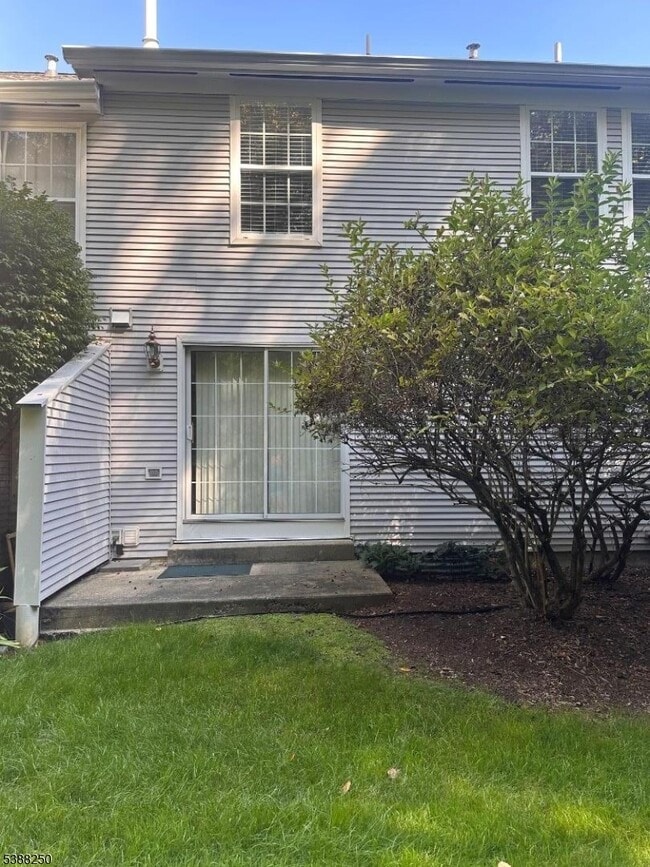 Building Photo - 51 Rushmore Ln