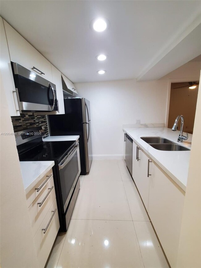 Building Photo - 8100 Geneva Ct