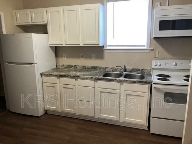 Building Photo - 1032 37th St