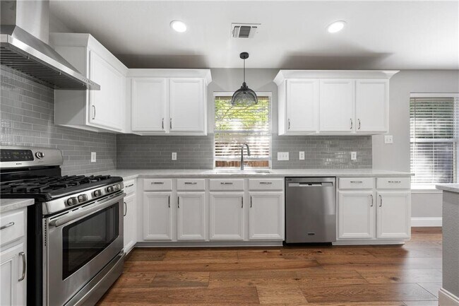 Building Photo - 1804 Camas Dr