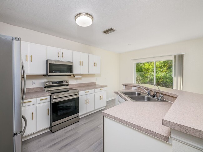 Building Photo - Riverview Townhome