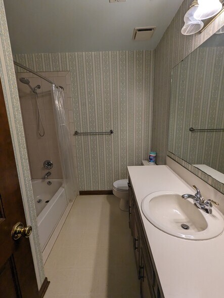 Building Photo - 39 N Basilica Ave