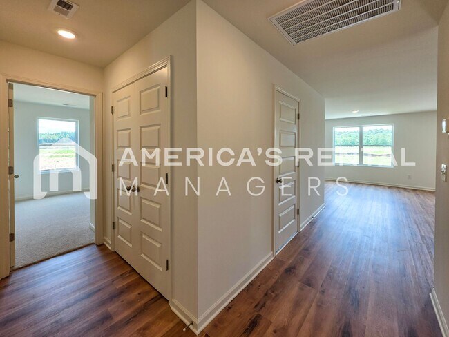 Building Photo - 556 Saddlewood Bnd