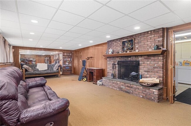 Building Photo - 27 Westwood Dr