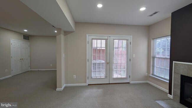Building Photo - 42681 Rolling Rock Square