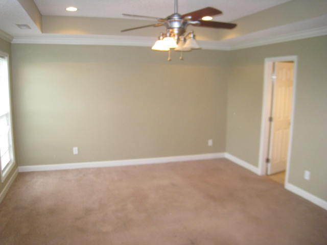 Building Photo - Great room with wood floors, Awesome maste...