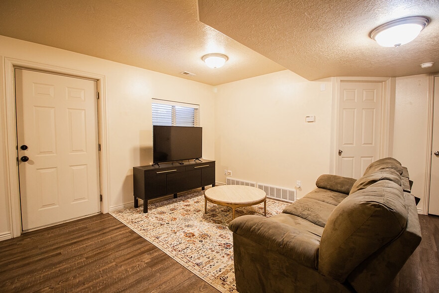 Building Photo - 352 W 13130 S