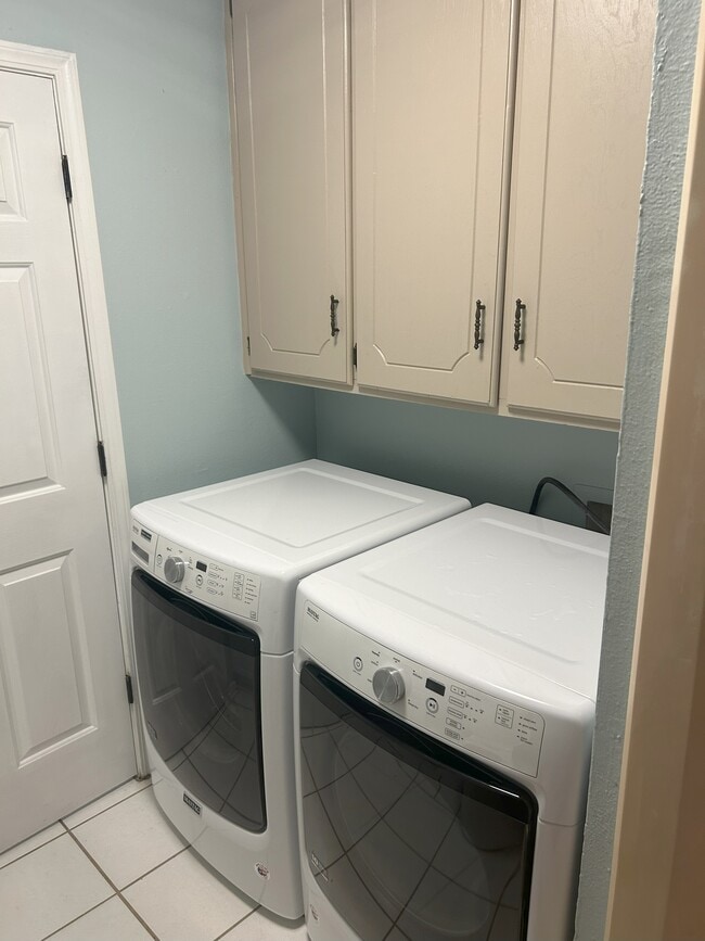 Laundry - 104 N Wildhorse St