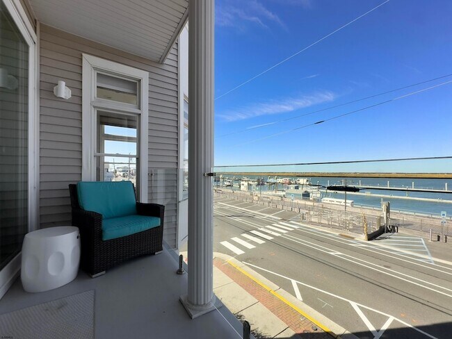 Building Photo - 9416 Amherst Ave