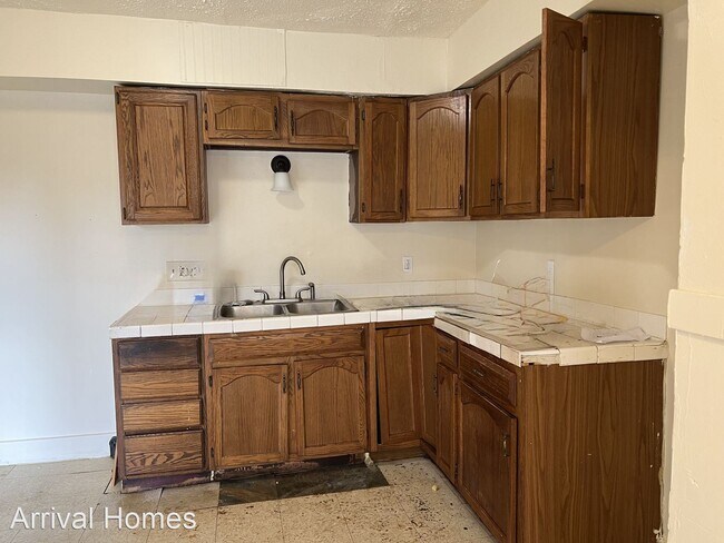 Building Photo - 3 br, 1 bath House - 724 W Fairview Ave