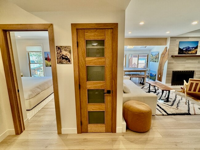 Building Photo - 910 W Hallam St