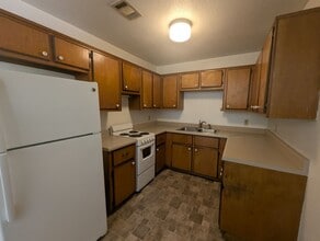 Building Photo - 2 Bed/1 Bath Apartment in Melbourne
