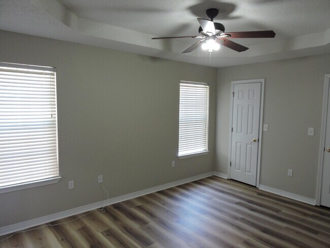 Building Photo - 2800 Wilson Ln