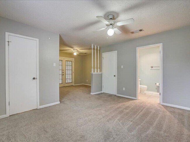 Building Photo - 10906 Meadgreen Ct