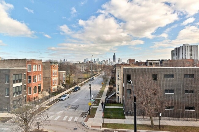 Building Photo - 204 S Leavitt St