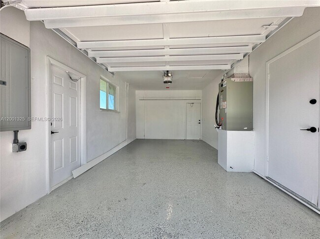 Building Photo - 9125 SE Karin St