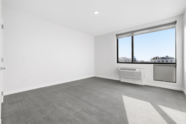 Building Photo - 19 Day St