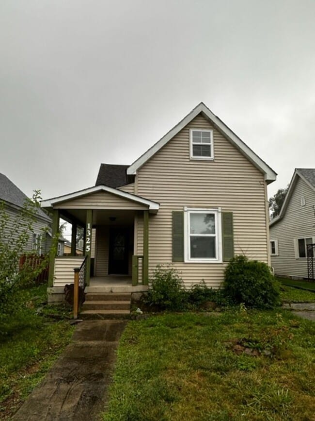 Building Photo - Large 3 bed 1 bath! - Elwood!