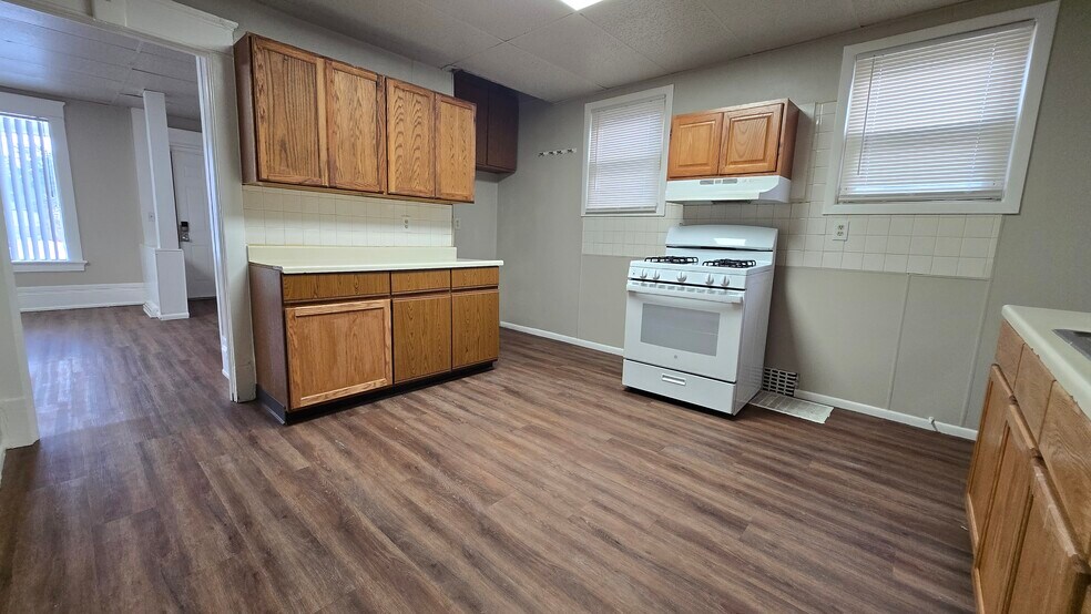 Building Photo - 3935 N 13th St