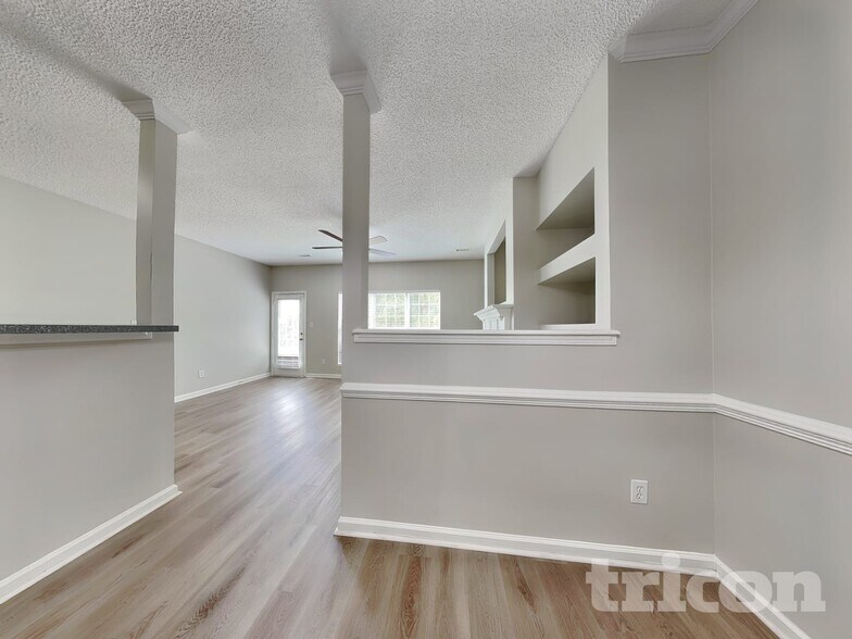 Building Photo - 4864 Sierra Way